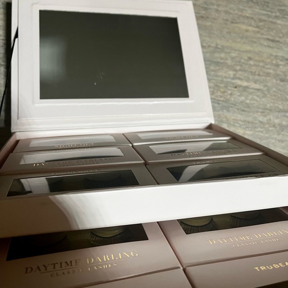 NIB Tru Beauty Limited Edition 10 pair handmade lash set with mirror and storage - Picture 10 of 11